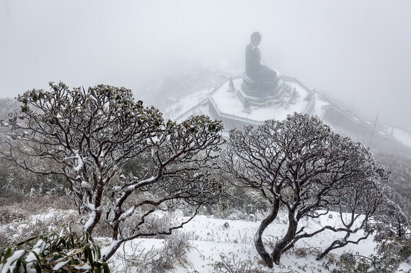 Sáng 9/2 - tức ngày 28 Tết Nguyên đán Tân Sửu, không khí lạnh đã tràn về miền Bắc gây mưa trên diện rộng, nhiệt độ nhiều nơi hạ xuống cực thấp nhất là các tỉnh vùng núi trong đó có Lào Cai.