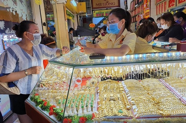 Bảng giá vàng hôm nay, giá vàng 9999 hôm nay, giá vàng SJC trên đà giảm nhẹ dù giá vàng thế giới giảm đến 1 triệu đồng.