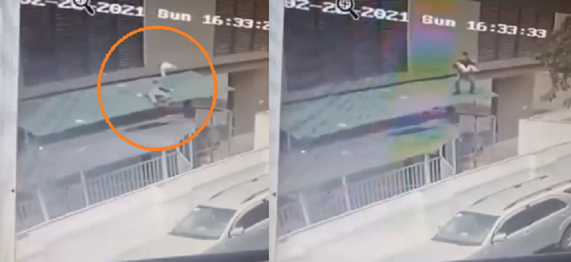 Hình ảnh ghi lại cú đỡ cháu bé 3 tuổi rơi tầng 12 chung cư của người hùng Nguyễn Ngọc Mạnh. (Ảnh cắt từ clip).