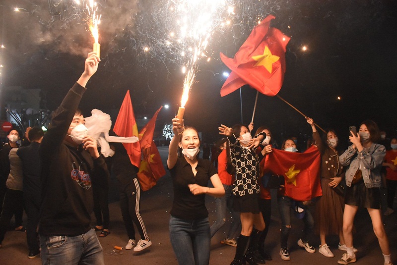 Niềm vui hân hoan của nhân dân TP Chí Linh.