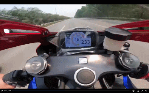 Video xe máy chạy 299 km/h trên Đại lộ Thăng Long.