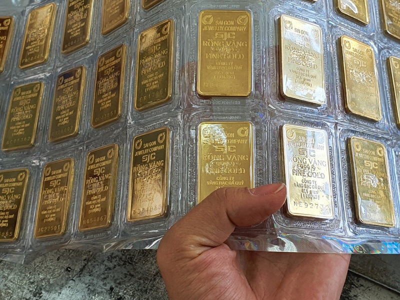 Giá vàng hôm nay, giá vàng SJC, giá vàng 9999 hôm nay tăng nhẹ trong khi giá vàng thế giới bật tăng mạnh.