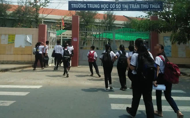 Trường THCS thị trấn Thủ Thừa, nơi xảy ra vụ việc phụ huynh đánh dằn mặt học sinh. (Ảnh: Báo Long An).