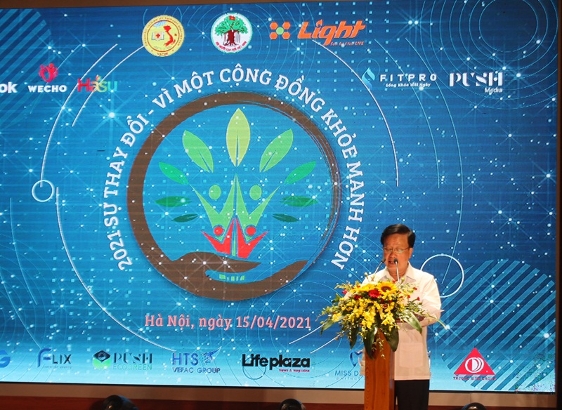 Ông Nguyễn Hồng Quân - Chủ tịch Hội giáo dục chăm sóc sức khỏe cộng đồng Việt Nam (VACHE) phát biểu tại tọa đàm.