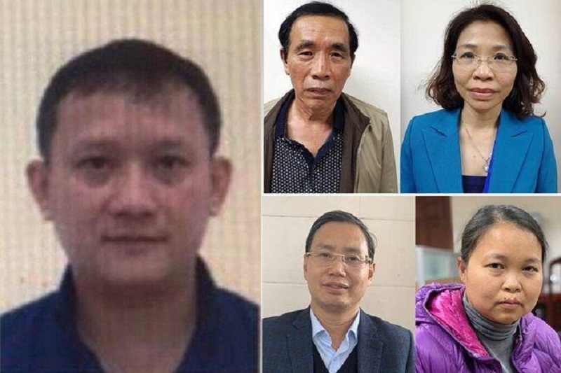 Bị cáo Bùi Quang Huy (bên phải) cùng một số bị cáo khác trong vụ án.