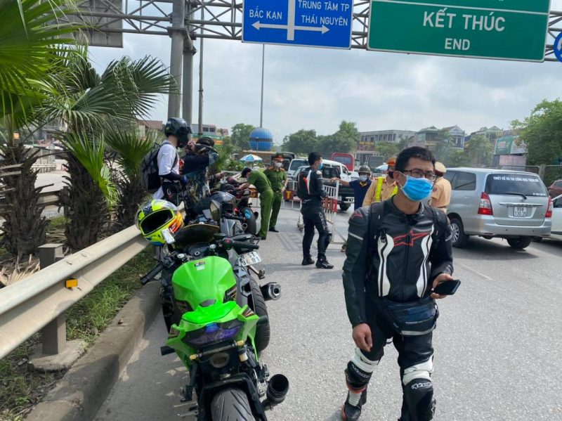 Đoàn xe phân khối lớn đi trên cao tốc Hà Nội – Thái Nguyên bị bắt giữ.