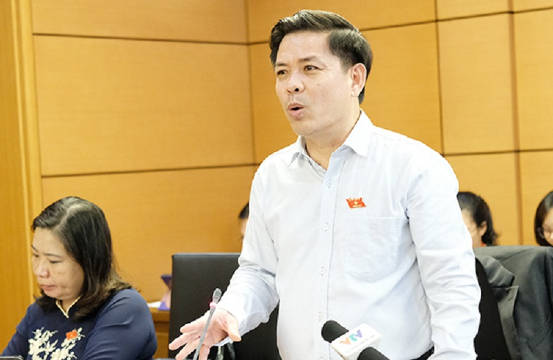 Bộ trưởng Bộ GTVT Nguyễn Văn Thể khẳng định xử lý nghiêm nhân viên hợp đồng mạo danh ghi Bộ trưởng Bộ GTVT lên kiện hàng ở băng chuyền sân bay Tân Sơn Nhất. (Ảnh: IT).