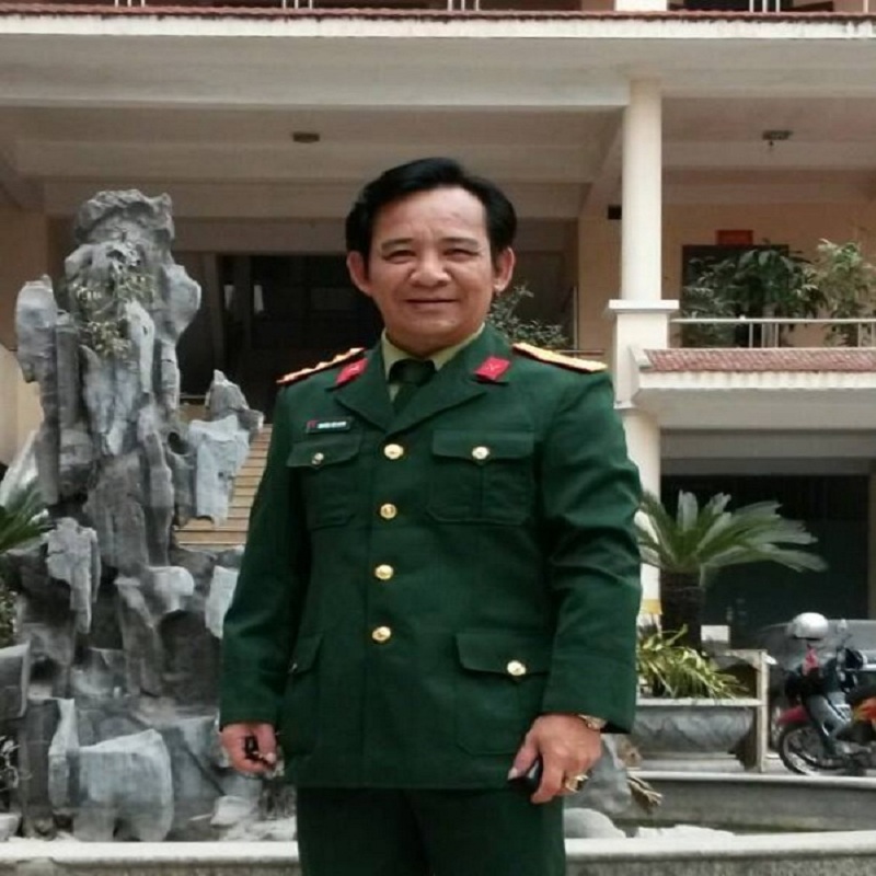 Nghệ sĩ Quang Tèo mang quân hàm Thượng tá.