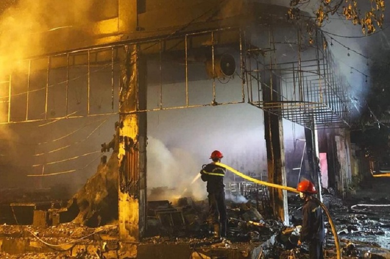 Nguyên nhân vụ cháy phòng trà làm 6 người chết ở Nghệ An nghi do chập điện.