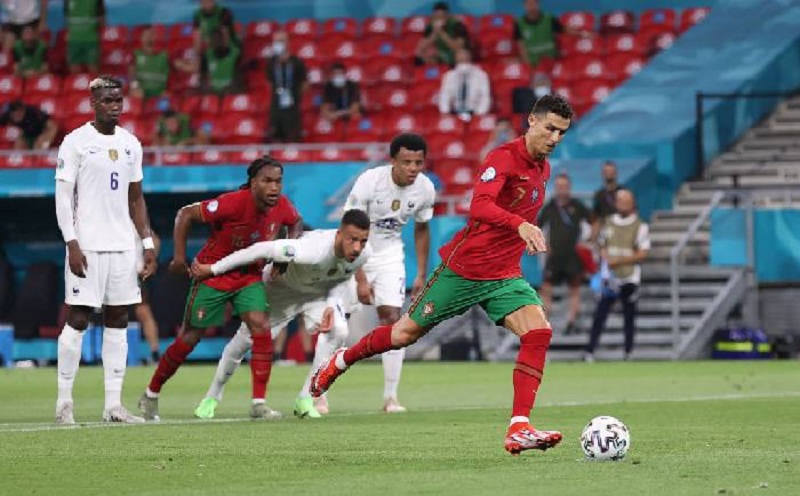 Bỉ vs Bồ Đào Nha soi kèo, ở tuổi 36 Ronaldo vẫn đang gồng gánh Bồ Đào Nha vượt qua vòng bảng Euro 2021. (Ảnh: IT).