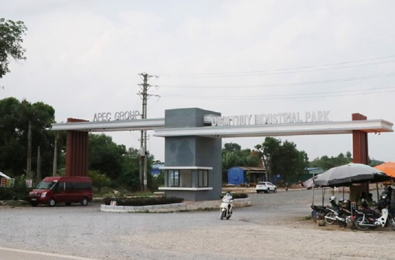 Cổng chính vào Khu công nghiệp Điềm Thụy (Thái Nguyên) mới được xây dựng. (Ảnh: TTXVN).