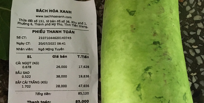 Nhiều bạn đọc tại tỉnh Tiền Giang cũng than rằng họ đã mua hàng ở cửa hàng Bách hóa Xanh trong lúc giãn cách xã hội phòng, chống Covid-19 với giá cao. (Ảnh: Thanh Niên).