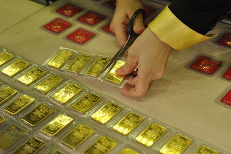 Bảng giá vàng hôm nay, giá vàng 9999 hôm nay, giá vàng SJC cao hơn giá vàng thế giới 8 triệu đồng mỗi lượng.