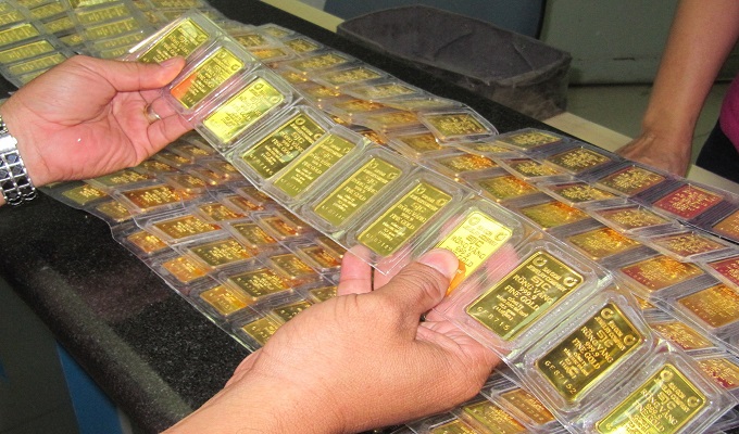 Bảng giá vàng hôm nay, giá vàng 9999 hôm nay, giá vàng SJC cao hơn thế giới 8 triệu đồng/lượng.