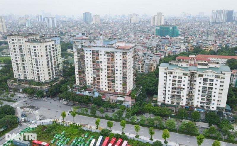 Phong tỏa 5 tòa chung cư liên quan chùm 16 ca F0 ở Hoàng Mai - Hà Nội. (Ảnh: Dân trí).