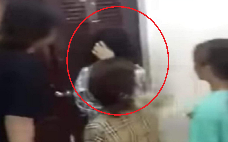 Nữ sinh lớp 10 Phú Thọ bị bạn đánh dã man, tung clip lên mạng xã hội. (Ảnh cắt từ clip).
