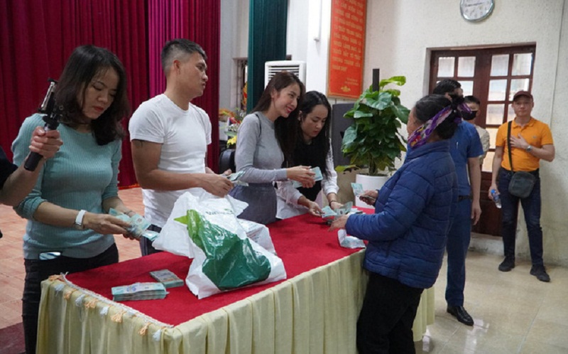2 huyện ở Nghệ An báo cáo Bộ Công an về hoạt động từ thiện của ca sĩ Thuỷ Tiên.