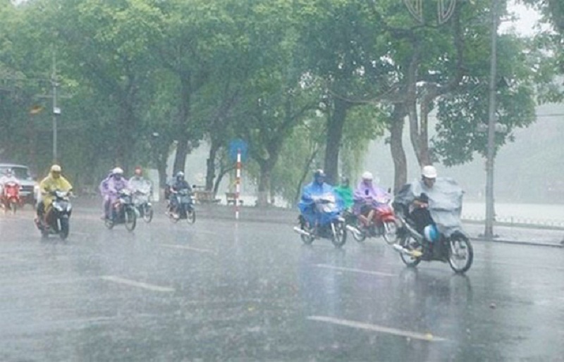 Hà Nội đang mưa to.