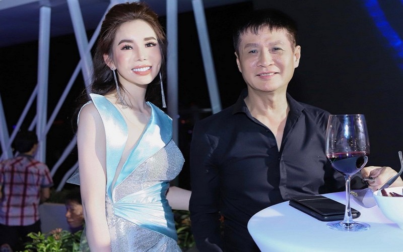 Người đẹp từng hội ngộ cùng đạo diễn Lê Hoàng tại sự kiện Ngôi sao xanh – Face of The Year Awards. (Ảnh: Dân Việt).