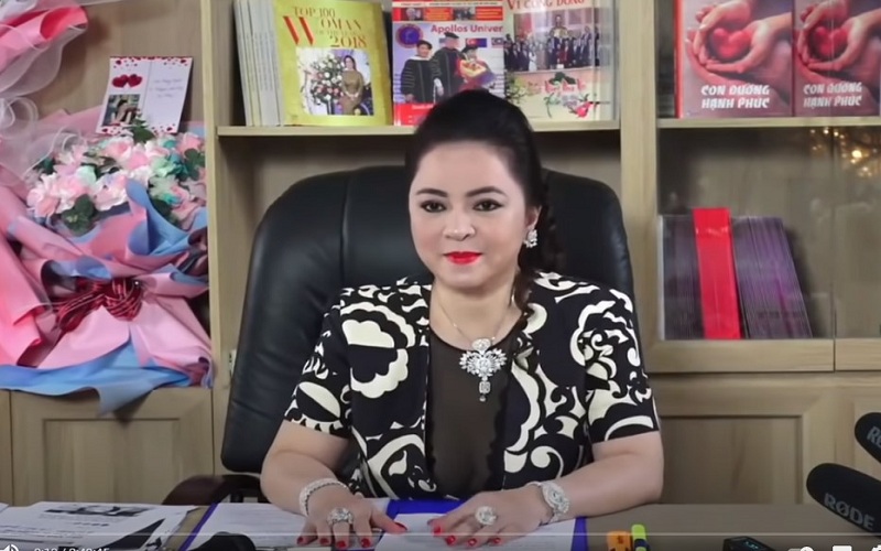 Bà Nguyễn Phương Hằng liên tục livestream bóc phốt gây tranh cãi.