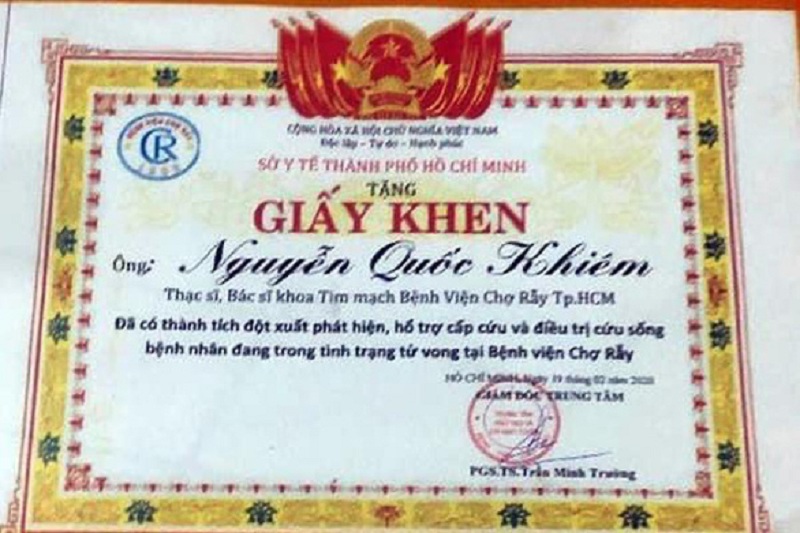 ệnh viện Chợ Rẫy (TP HCM) cho hay giấy khen cho 'bác sĩ Nguyễn Quốc Khiêm' là làm giả.