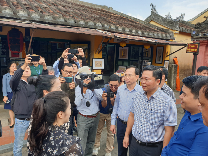 Chủ tịch tỉnh Quảng Nam đến các tuyến đường trong khu phố cổ.