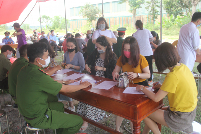 Trong ngày đầu tiên, các chốt kiểm soát y tế đã làm việc rất tốt. Tuy nhiên, vẫn còn nhiều khó khăn do thiếu nhân lực. Sở Y tế đã làm việc với ĐH Huế, Trường Đại học Y dược, Trường Cao đẳng Y tế để huy động đoàn viên thanh niên, sinh viên Y khoa năm cuối tình nguyện tham gia phòng, chống dịch.