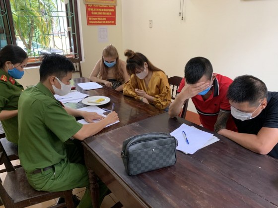Các đối tượng sử dụng ma túy để “bay lắc” ở khách sạn Anh Linh II.