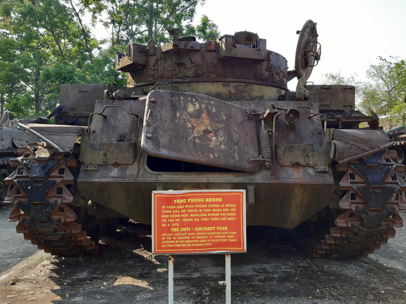 Xe tăng gắn pháo phòng không (2 nòng) 37mm của Mỹ trang bị cho Quân đội Việt Nam cộng hòa. Quân giải phóng thu được tại Tân Mỹ, Thuận An, Thừa Thiên Huế ngày 26/3/1975.