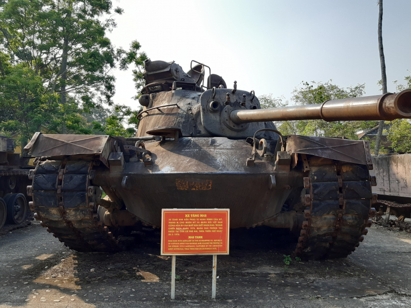 Xe tăng M48 gắn pháo tự hành 90mm của Mỹ trang bị cho Quân đội Mỹ và Quân đội Việt Nam cộng hòa đi càn quét bắt giết nhân dân trong chiến dịch Xuân 1975. Quân giải phóng thu được tại căn cứ Phú Bài, Thừa Thiên Huế ngày 25/3/1975.