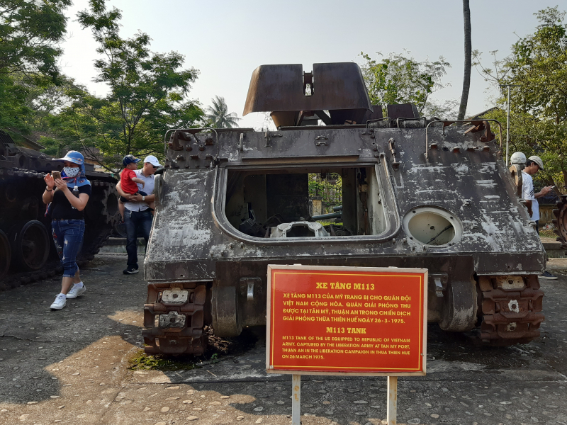 Xe tăng M113 của Mỹ trang bị cho Quân đội Việt Nam cộng hòa. Quân giải phóng thu được tại Tân Mỹ, Thuận An trong chiến dịch giải phóng Thừa Thiên Huế ngày 26/3/1975.