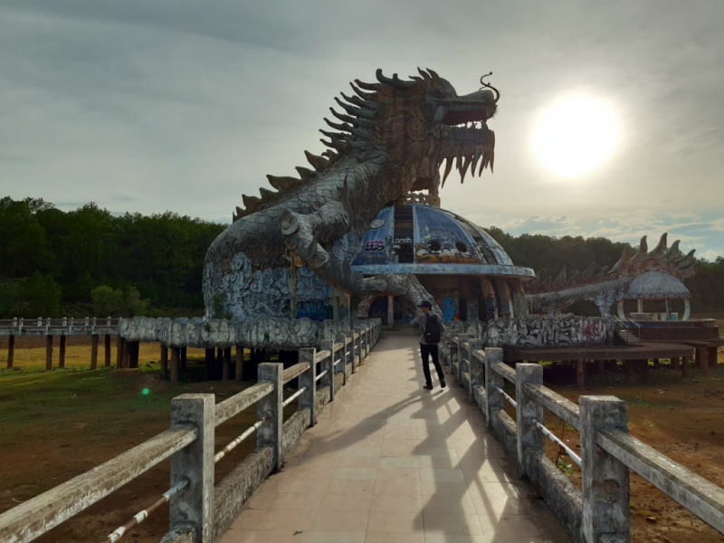 Con rồng khổng lồ là điểm nổi bật của công viên nước này.