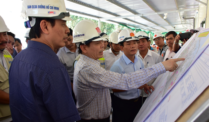 Bộ trưởng Bộ Giao thông vận tải Nguyễn Văn Thể yêu cầu địa phương đảm bảo tiến độ GPMB.