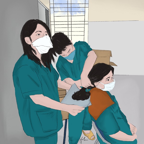 Hình ảnh các nữ y tá Bệnh viện Phổi Đà Nẵng cắt đi mái tóc dài của mình, chuẩn bị sẵn sàng bước vào trận chiến với Covid-19.
