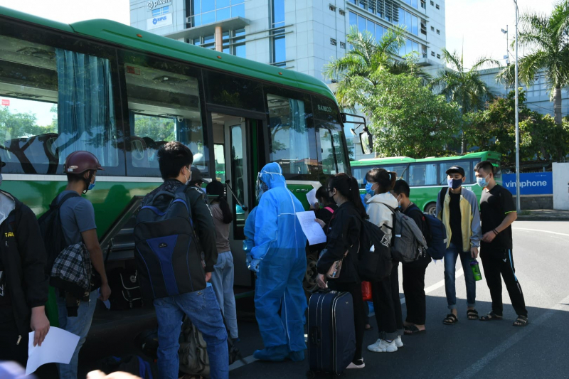 342 người dân ở tỉnh Quảng Ngãi ở Đà Nẵng được hỗ trợ đưa về quê.