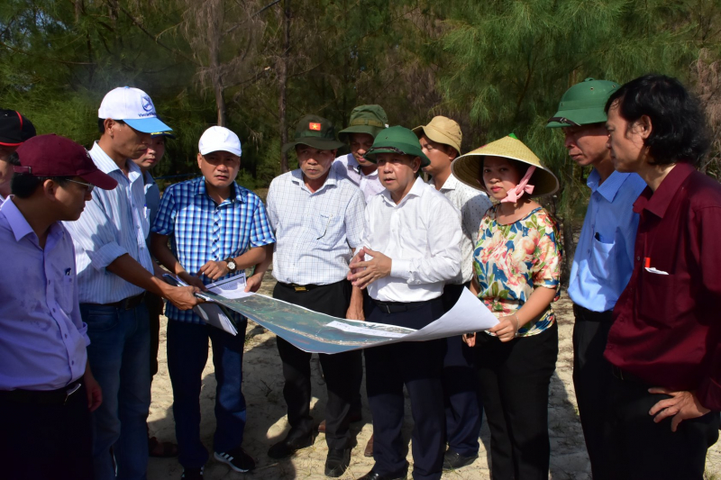 Chủ tịch UBND tỉnh Thừa Thiên Huế kiểm tra thực địa khu vực ven biển Thuận An.