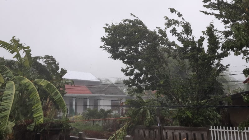 Sáng ngày 18/9, cơn bão số 5 đã ảnh hưởng trực tiếp đến các tỉnh miền Trung từ Quảng Bình đến tỉnh Quảng Nam.