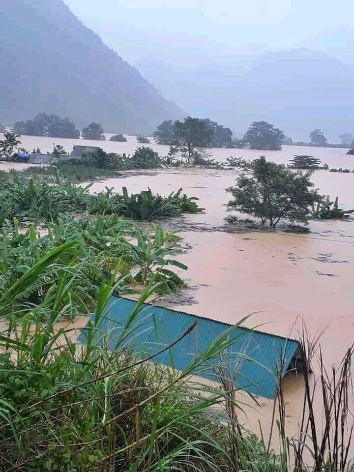 Khu vực biên giới huyện Quảng Ninh, tỉnh Quảng Bình ngập sâu trong nước lũ. Ảnh: Báo Biên Phòng.