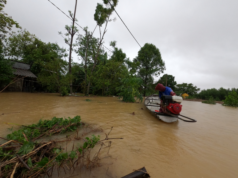 Nhiều nơi ở huyện Phong Điền đang ngập sâu.