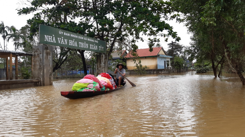 Nước lên chậm ở thôn Xuân Tùy, xã Quảng Phú, huyện Quảng Điền. Ảnh: Tuấn Hiệp.