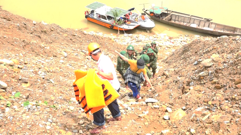 Đến nay, đã có 2 trong 17 người mất tích do mưa lũ tại thủy điện Rào Trăng 3 đã được tìm thấy.