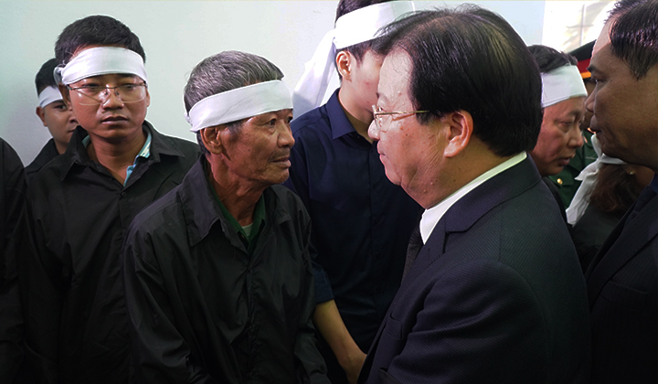 Phó Thủ tướng Trịnh Đình Dũng gửi lời chia buồn sâu sắc nhất đến thân nhân, gia đình 13 liệt sĩ.