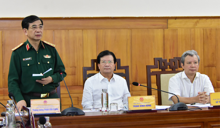 Thượng tướng Phan Văn Giang - Thứ trưởng Bộ Quốc phòng - phát biểu tại buổi làm việc.