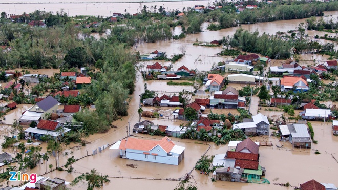 Nước lũ dâng cao tại nhiều khu vực ở tỉnh Quảng Ngãi. Ảnh: Zing.