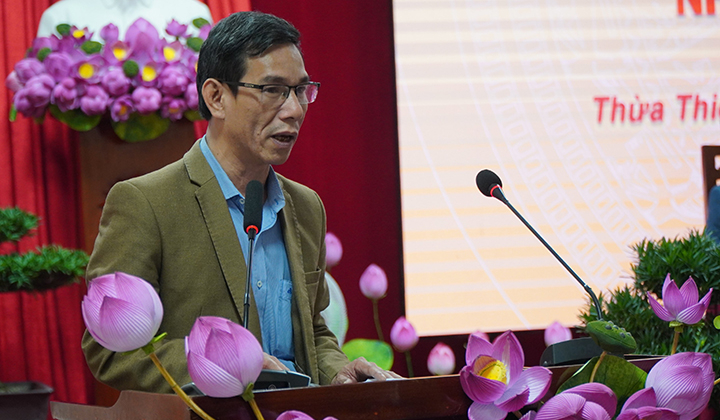 Ông Lê Viết Bắc - Phó Giám đốc phụ trách Sở Y tế tỉnh Thừa Thiên Huế - trả lời chất vấn.