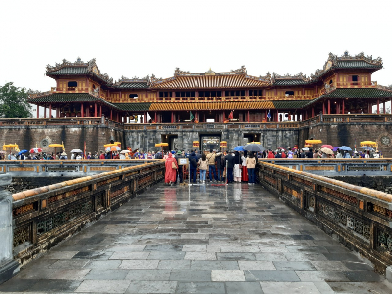 Ngọ Môn là cổng chính nằm ở phía Nam của Hoàng Thành Huế.