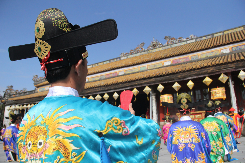 Lễ Nguyên đán thời Nguyễn được tái hiện dưới hình thức sân khấu hóa thực cảnh bằng thủ pháp đồng hiện.