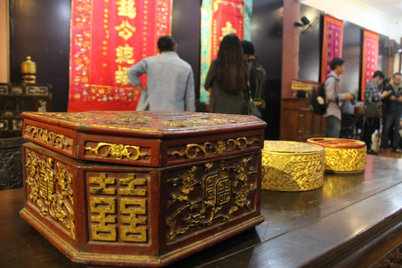 Trưng bày cổ vật “Gấm vóc vàng son thời Nguyễn” nằm trong khuôn khổ Festival Nghề truyền thống Huế năm 2017.