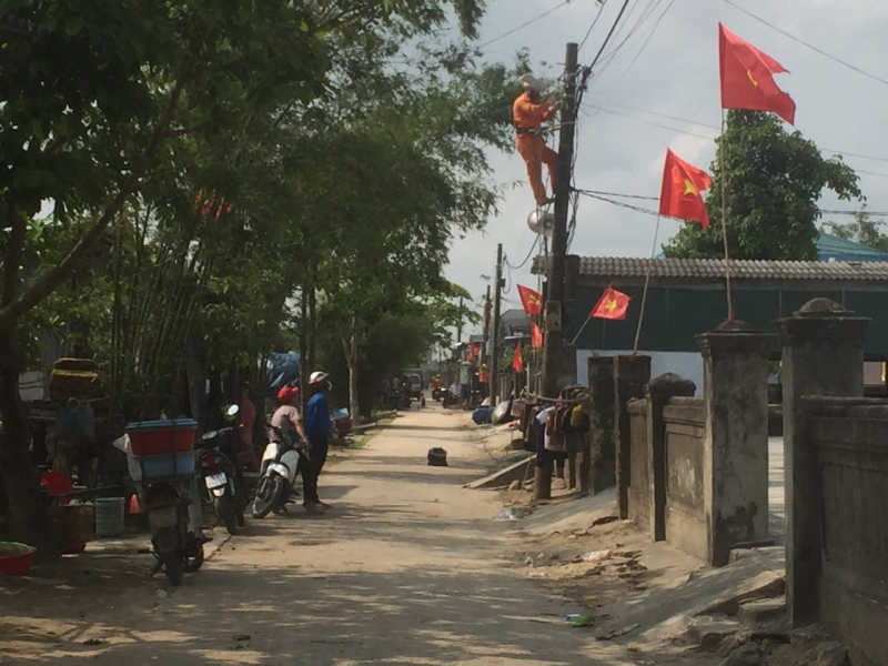 Kiểm tra Hệ thống điện công trình thanh niên tại Khu Tái định cư Tân Bình, xã Phong Bình, huyện Phong Điền.