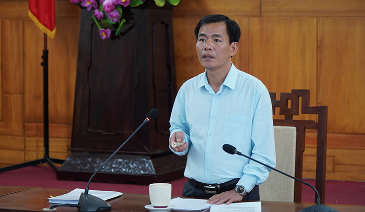 Ông Nguyễn Văn Phương - Phó Chủ tịch UBND tỉnh Thừa Thiên Huế - chỉ đạo tại buổi họp.